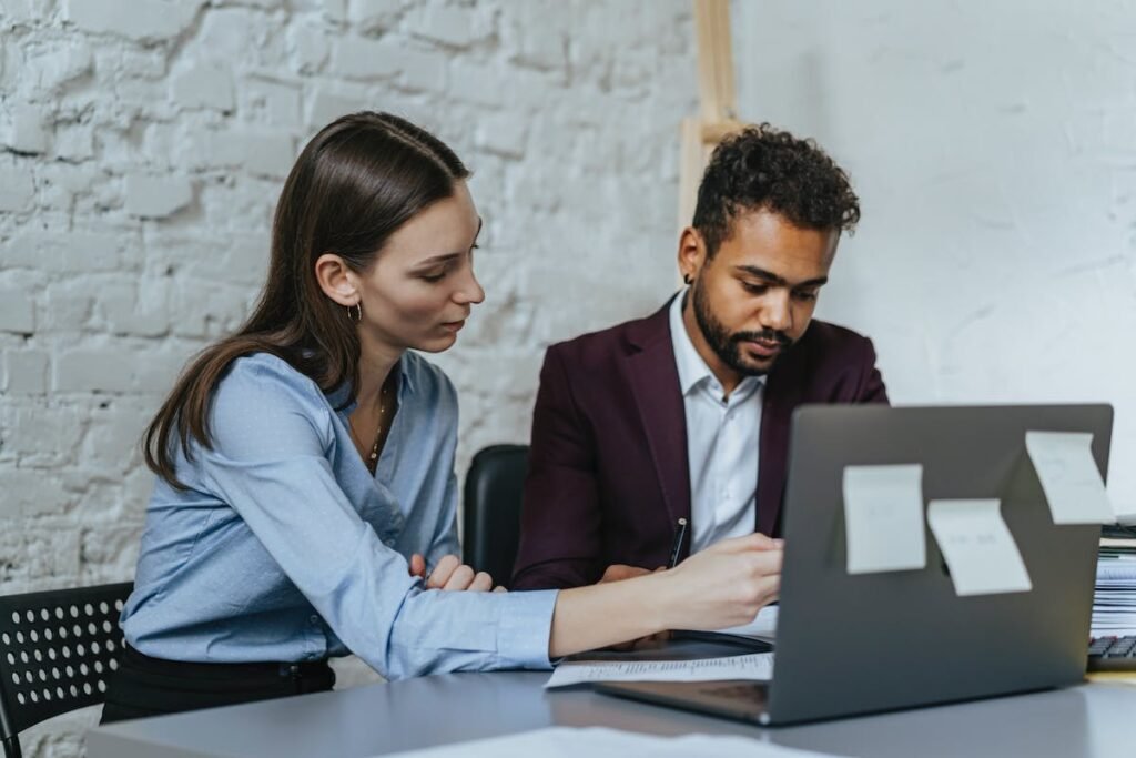 Colaboradores trabalhando, mindfulness no trabalho.